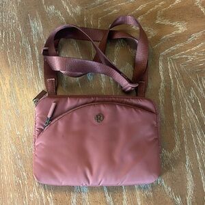 Lululemon Crossbody bag burnt burgundy color is beautiful